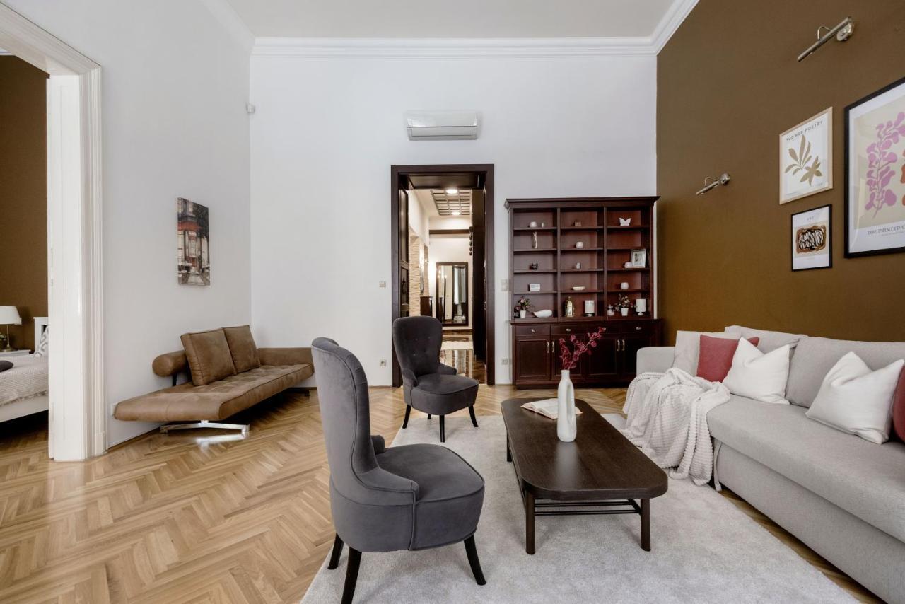 Luxe, Historic Home Near Downtown Landmarks 19Th Century ブダペスト エクステリア 写真