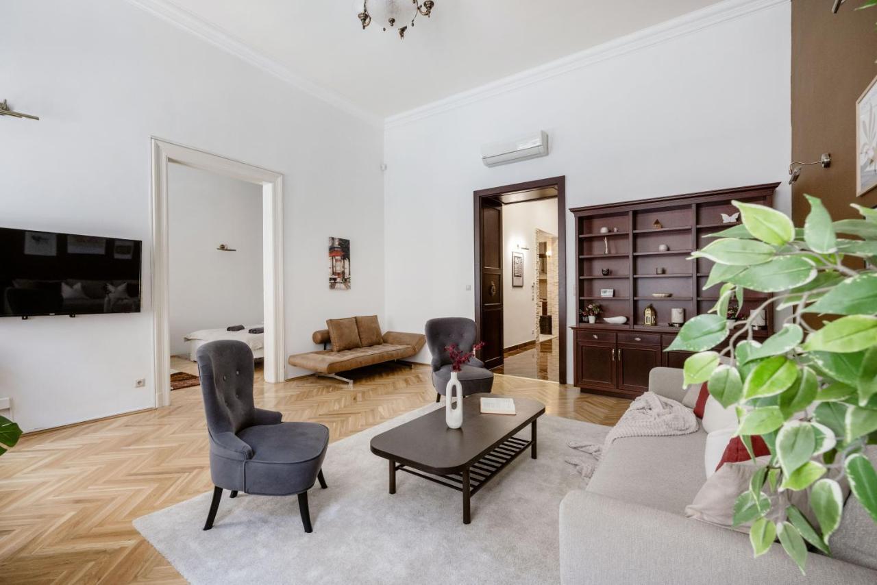 Luxe, Historic Home Near Downtown Landmarks 19Th Century ブダペスト エクステリア 写真
