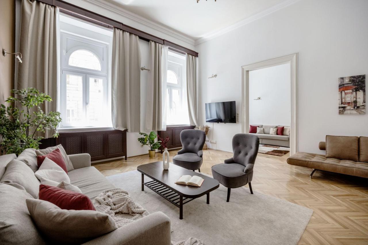 Luxe, Historic Home Near Downtown Landmarks 19Th Century ブダペスト エクステリア 写真