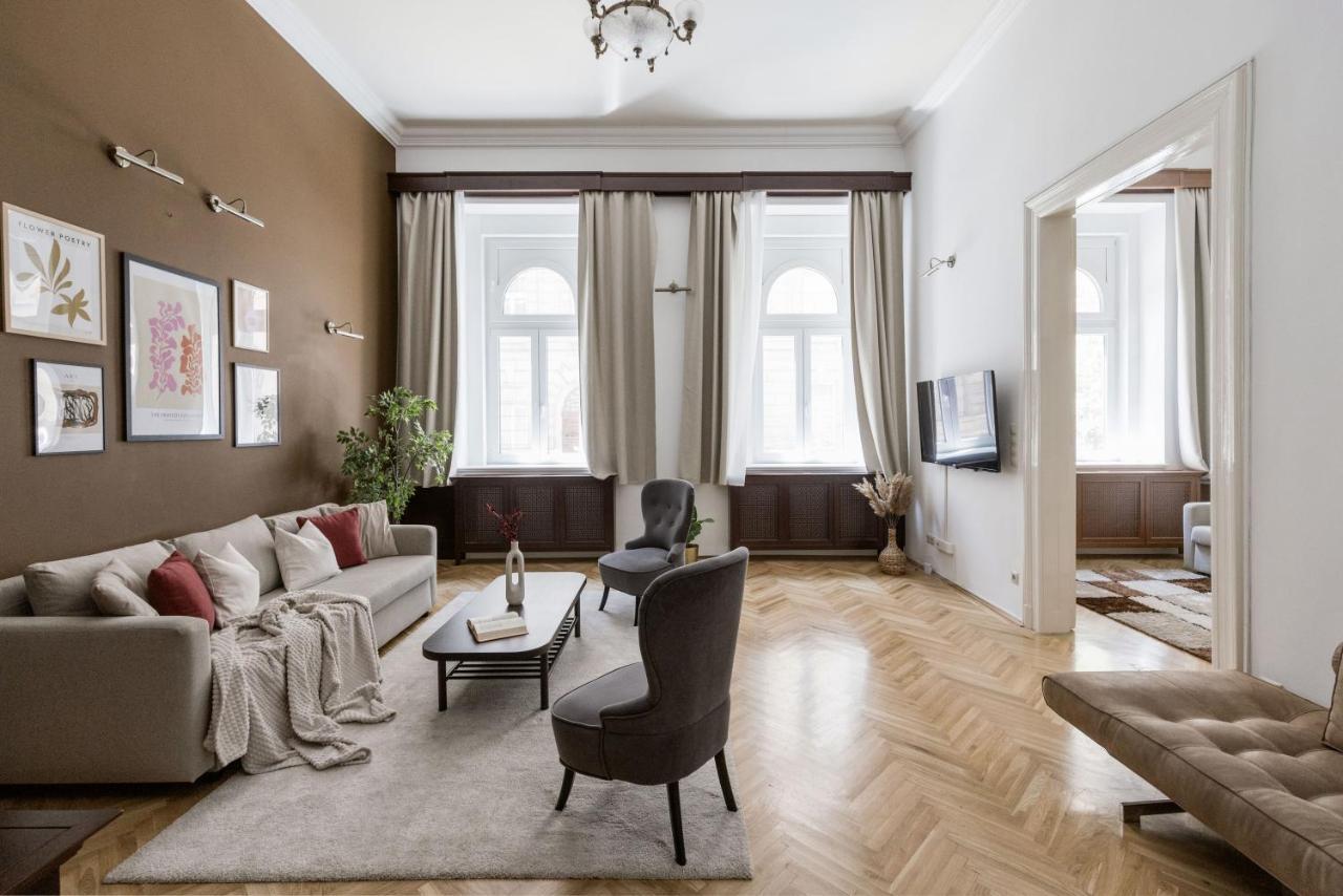 Luxe, Historic Home Near Downtown Landmarks 19Th Century ブダペスト エクステリア 写真