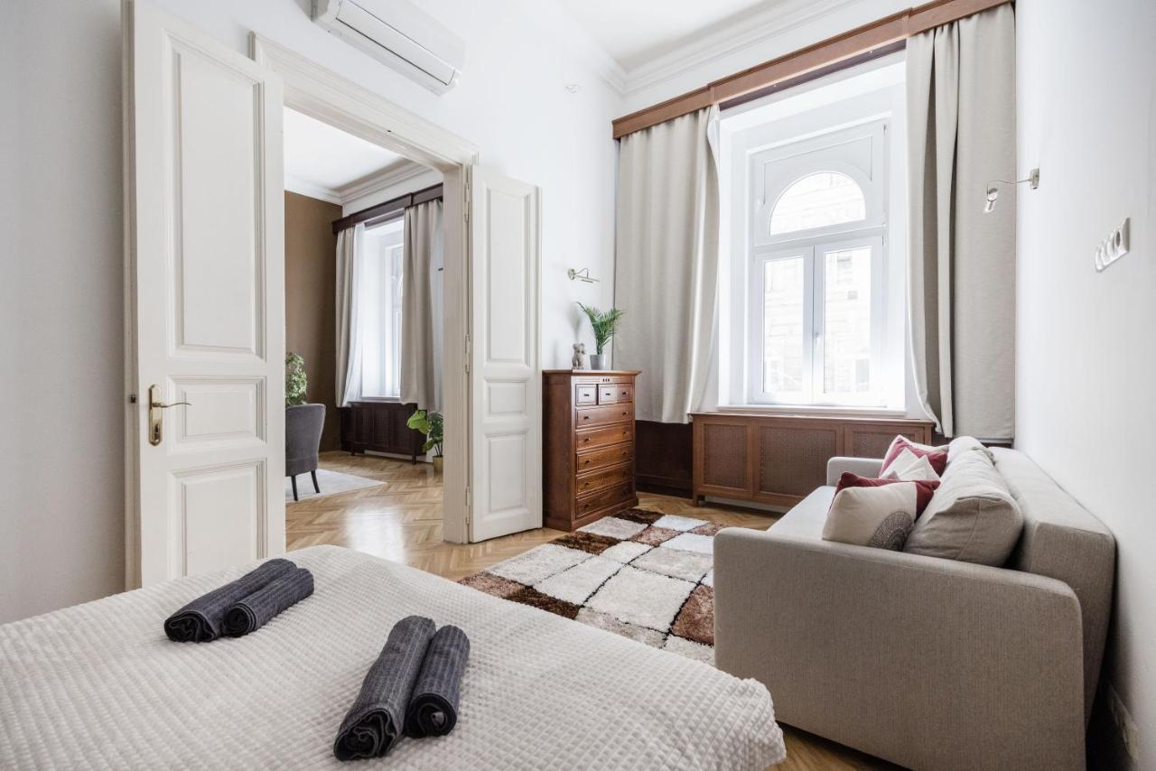 Luxe, Historic Home Near Downtown Landmarks 19Th Century ブダペスト エクステリア 写真