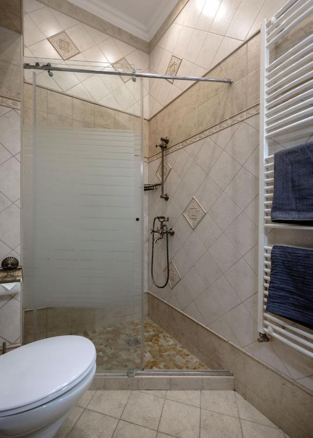 Luxe, Historic Home Near Downtown Landmarks 19Th Century ブダペスト エクステリア 写真