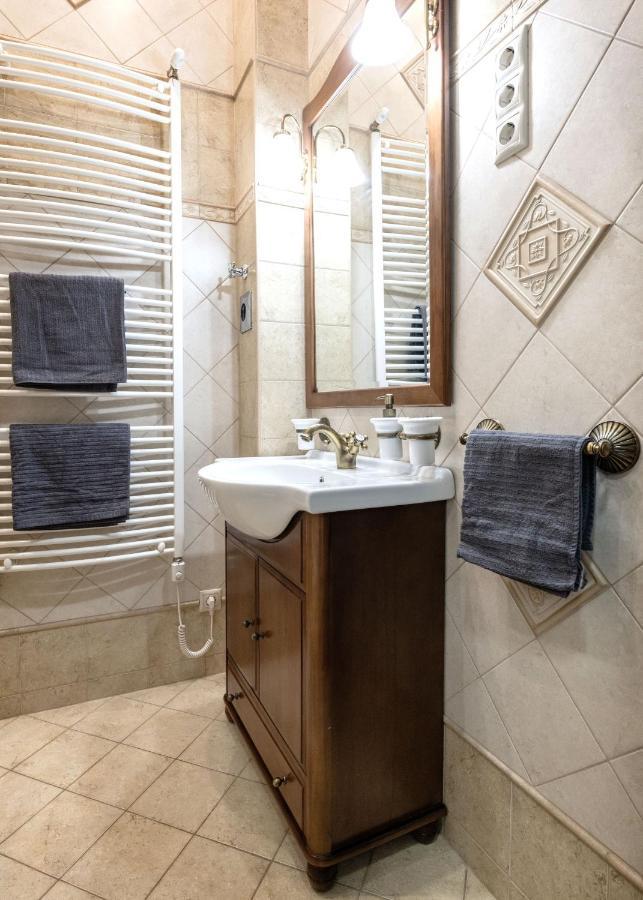 Luxe, Historic Home Near Downtown Landmarks 19Th Century ブダペスト エクステリア 写真