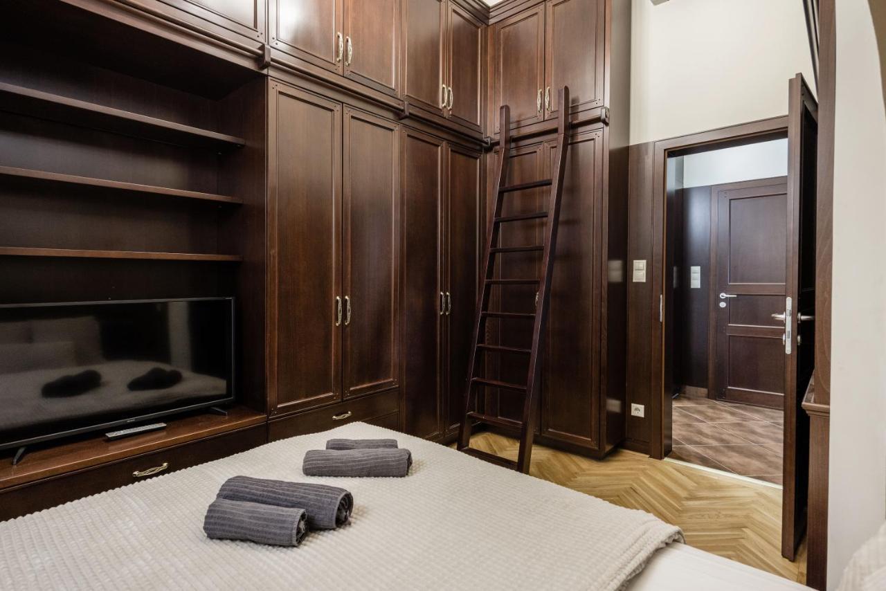 Luxe, Historic Home Near Downtown Landmarks 19Th Century ブダペスト エクステリア 写真
